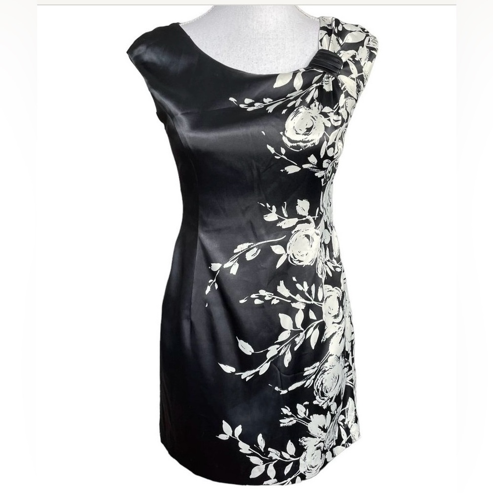 Evan Picone Black and Cream Sheath Dress. Size 10.